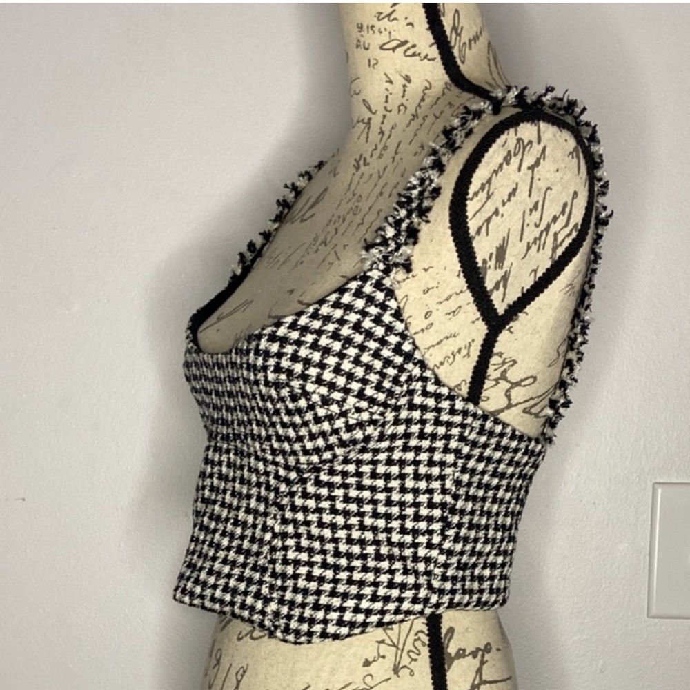 Zara Bustier - Picture 3 of 4